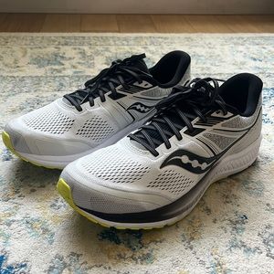 Saucony Omni 19 Running Shoes Like New Condition